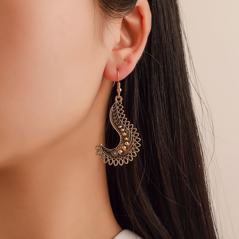 Vintage Style Hollow Hook Pendant Alloy Women's Earrings