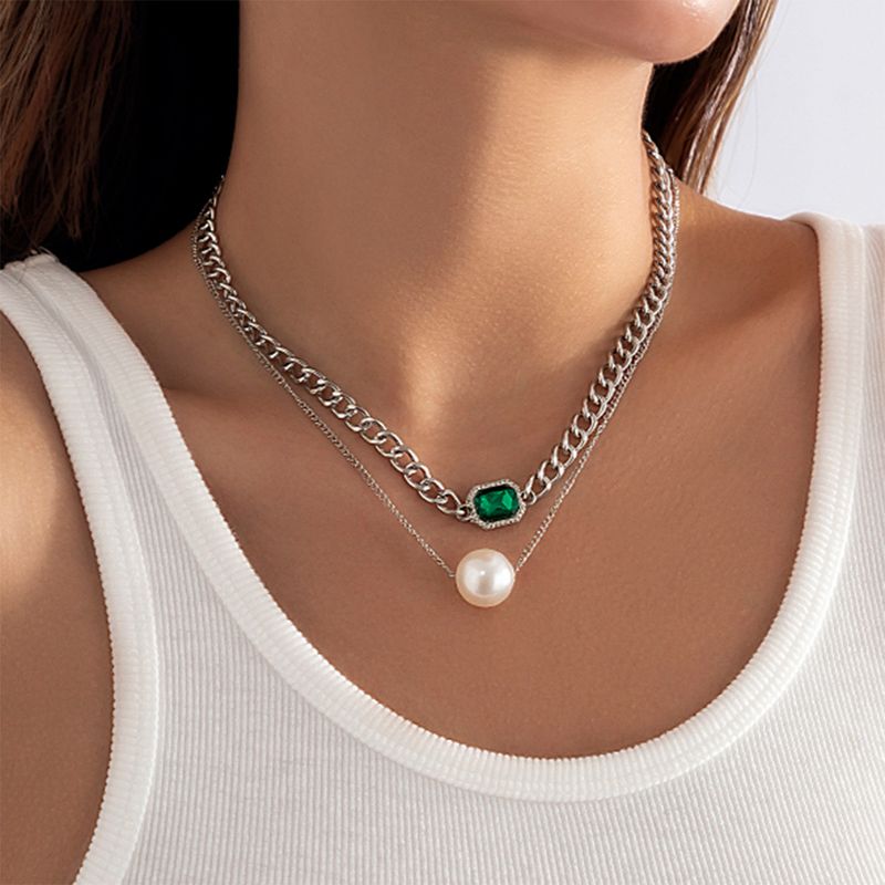 Collar De Aleación Verde Simple De Cadena De Piedras Preciosas De Perlas De Imitación De Moda