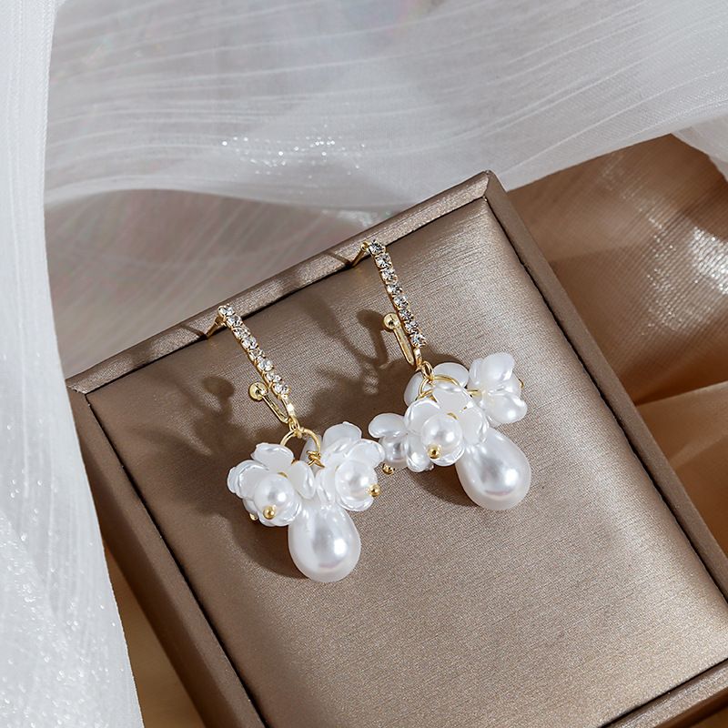 Silver Needle Pearl Flower Combination Inlaid Zircon Earrings