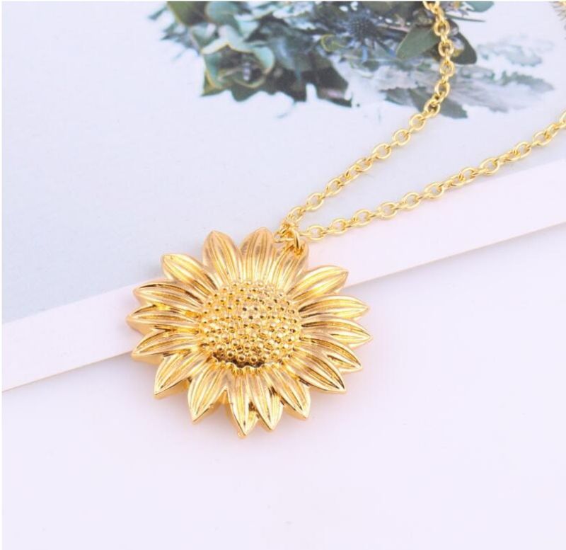 New Simple Cute Golden Sunflower Pendant Clavicle Chain Necklace