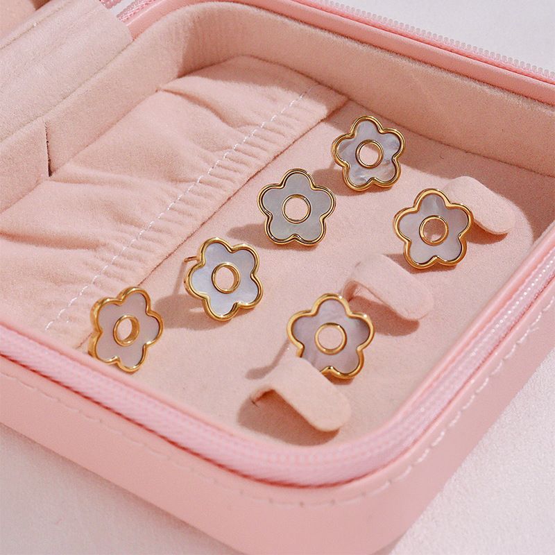 Fashion Cute Flower White Shell Stainless Steel Ear Stud