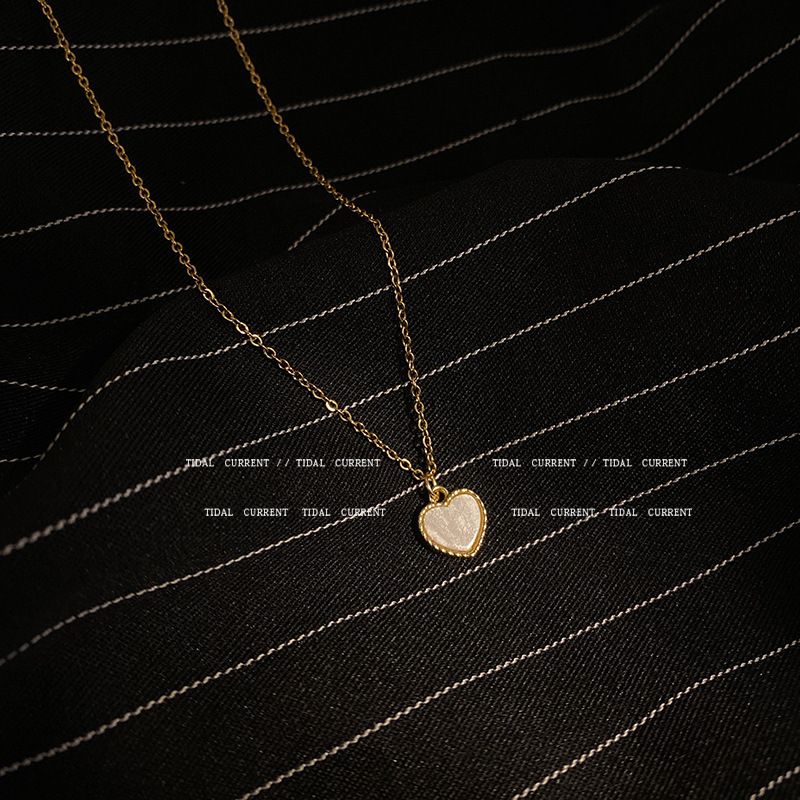 Fashion Heart-shaped Pendant Fritillary Titanium Steel Necklace Female