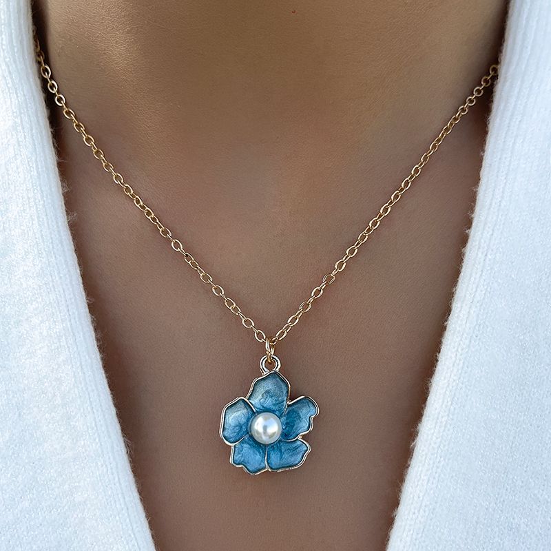 Mode Bleu Baisse De Pétrole Perle Incrusté Petit Cinq-pétale Fleur Collier