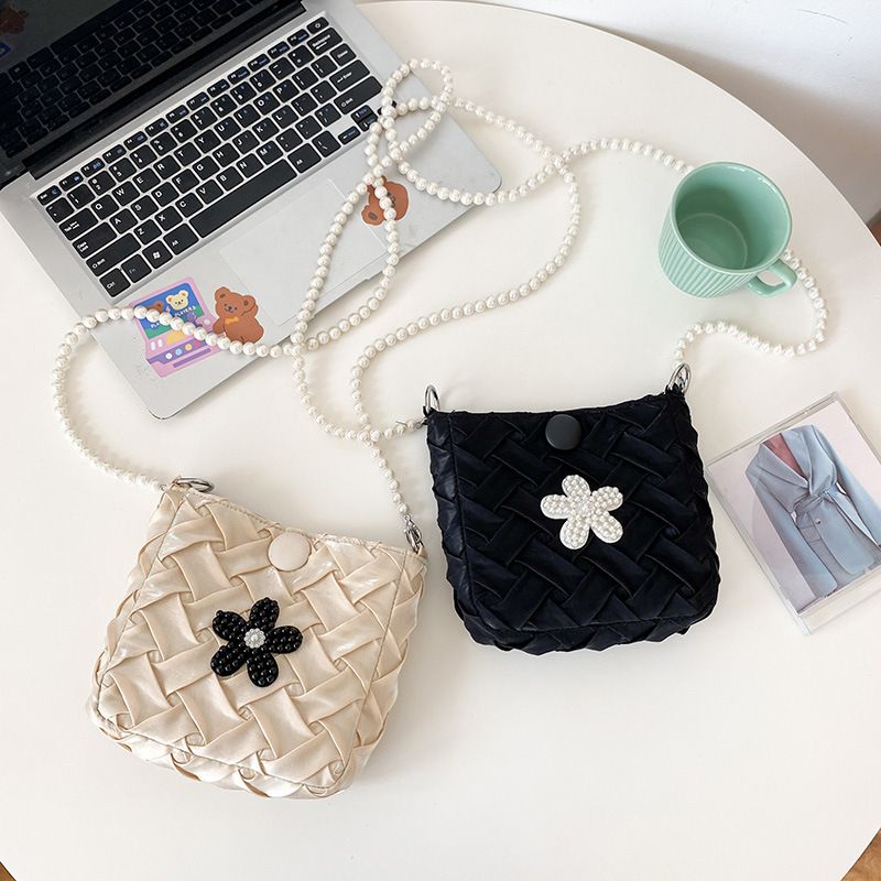 Small Pearl Flowers Square Magnetic Buckle Crossbody Bag