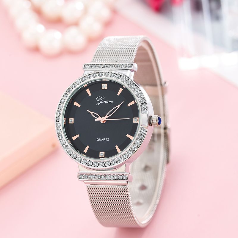 Mode Damen Uhr Mesh Gürtel Eingelegte Diamanten Einfache Quarzuhr