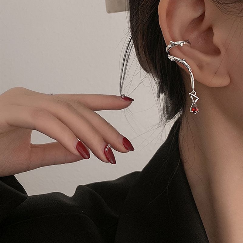 Femmes Mode Géométrique Cuivre Boucles D'oreilles Placage Inlay Zircon Clip Et Manchette Boucles D'oreilles 1 Pièce