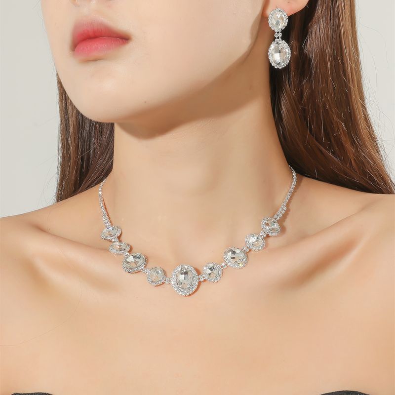Elegante Señora Geométrico Aleación Ahuecar Embutido Diamantes De Imitación Mujeres Aretes Collar