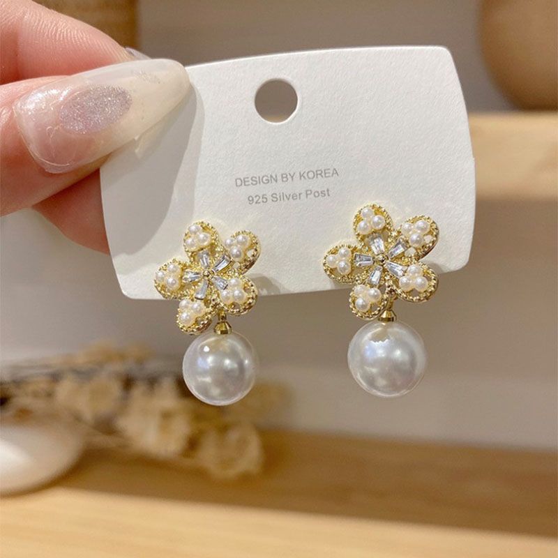 Fashion Simple Retro Baroque Pearl Geometric Flower Alloy Earrings