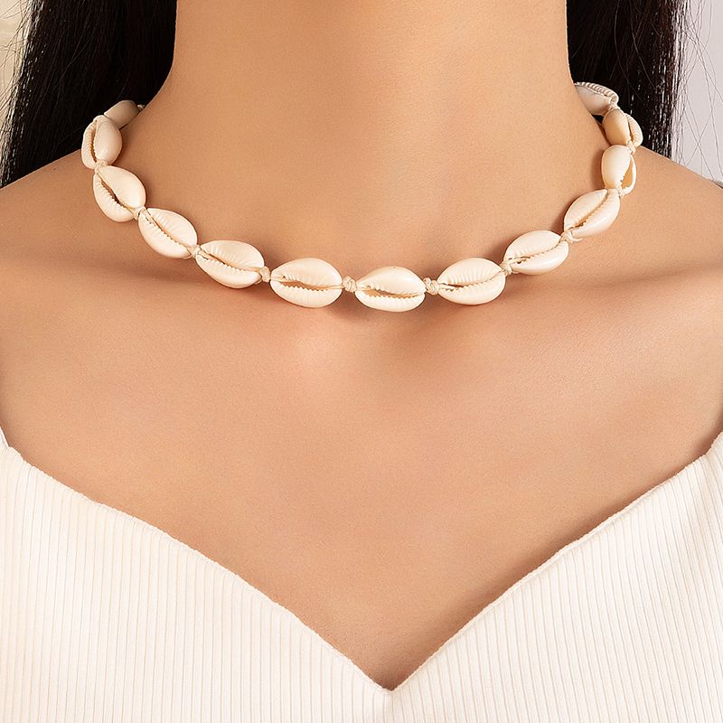 Fashion New Jewelry Bohemian Beach Hand-woven Shell Necklace Clavicle Chain