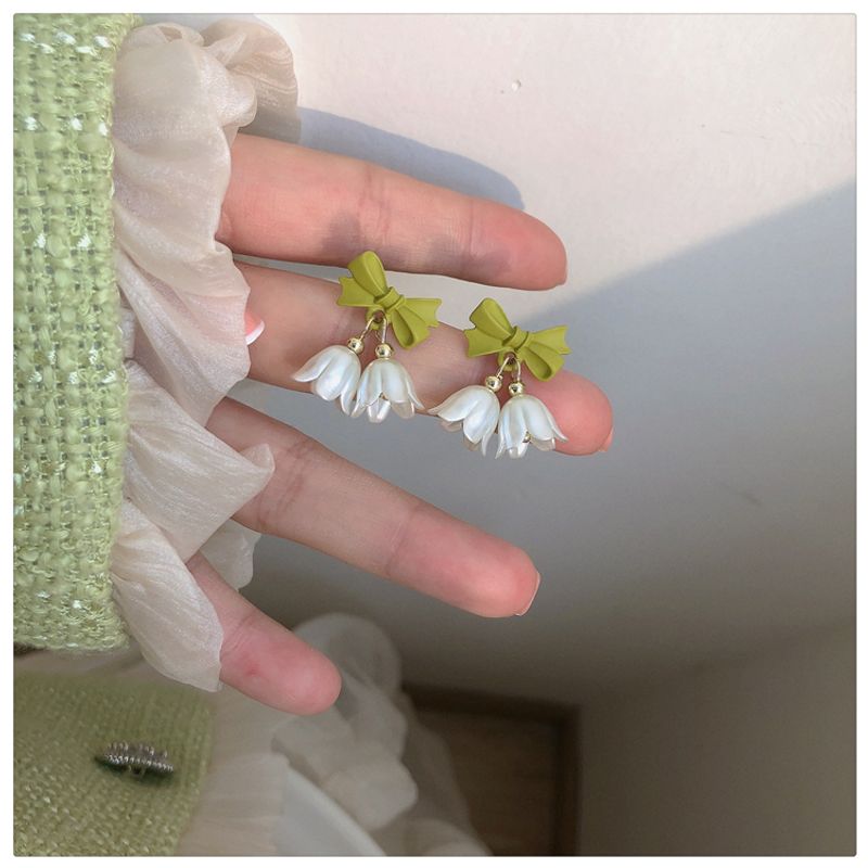 Spring New Elegant Pastoral Green Lily Stud Bow Earrings For Women