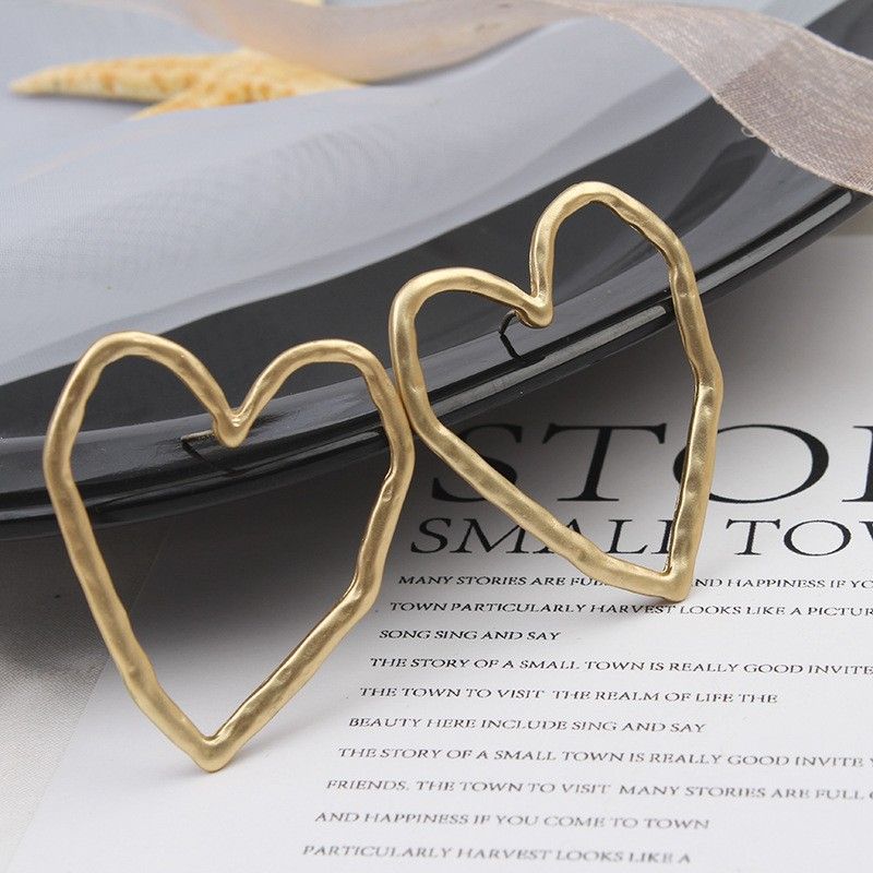 Women's Cute Heart Shape Alloy Ear Studs Spray Paint Earrings