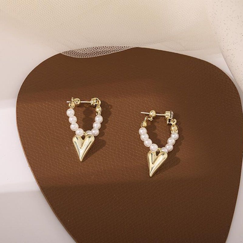 Frau Elegant Herz Messing Ohrringe Überzug Künstliche Perlen Ohrringe