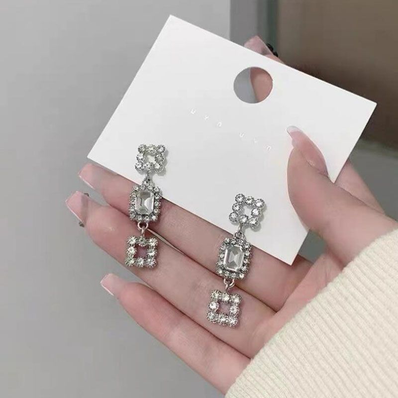 Mujeres Moda Cuadrado Aleación Pendientes Enchapado Diamantes De Imitación Pendientes