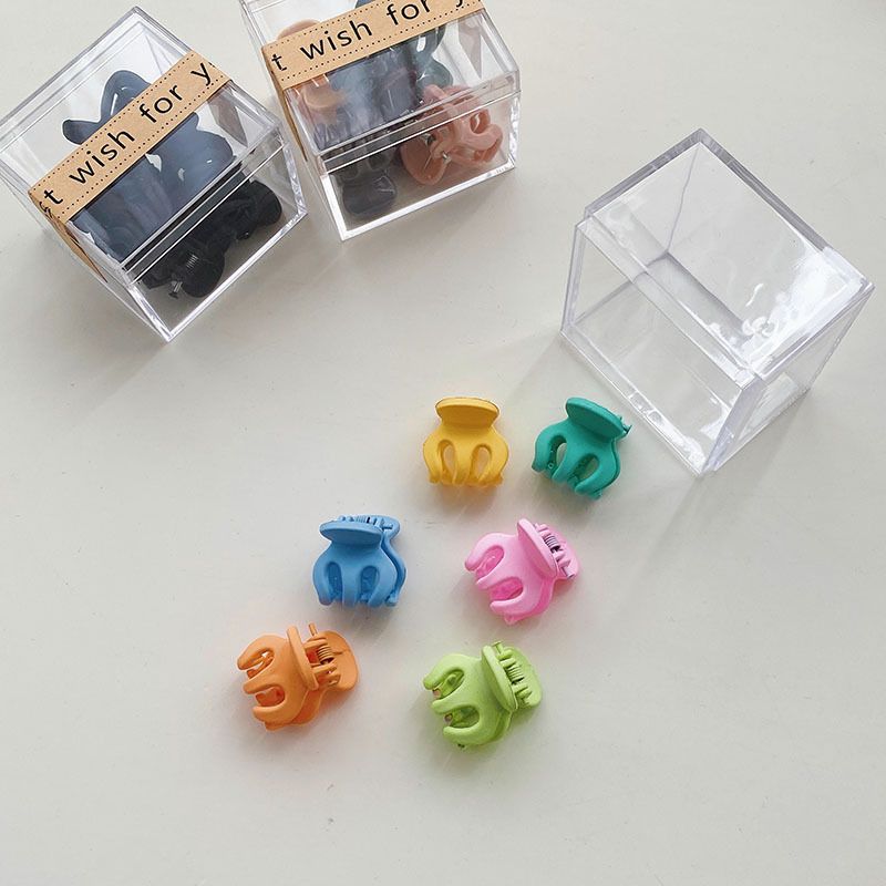 Women's Sweet Simple Style Geometric Plastic/resin Headwear Stoving Varnish Hair Clip