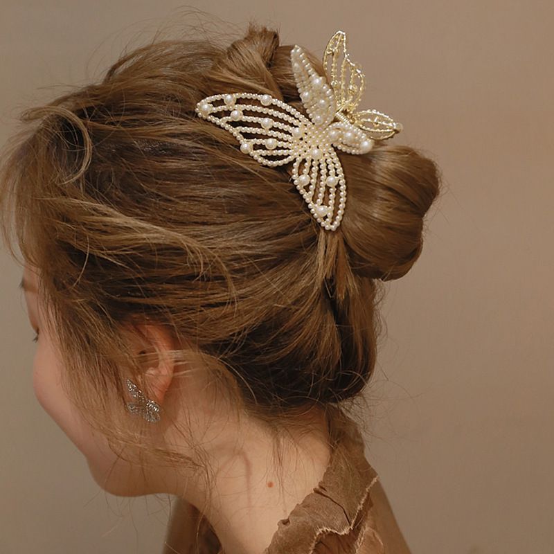 Femmes Mode Doux Papillon Alliage Couvre-chef Placage Strass Artificiels Perle Artificielle Griffes De Cheveux