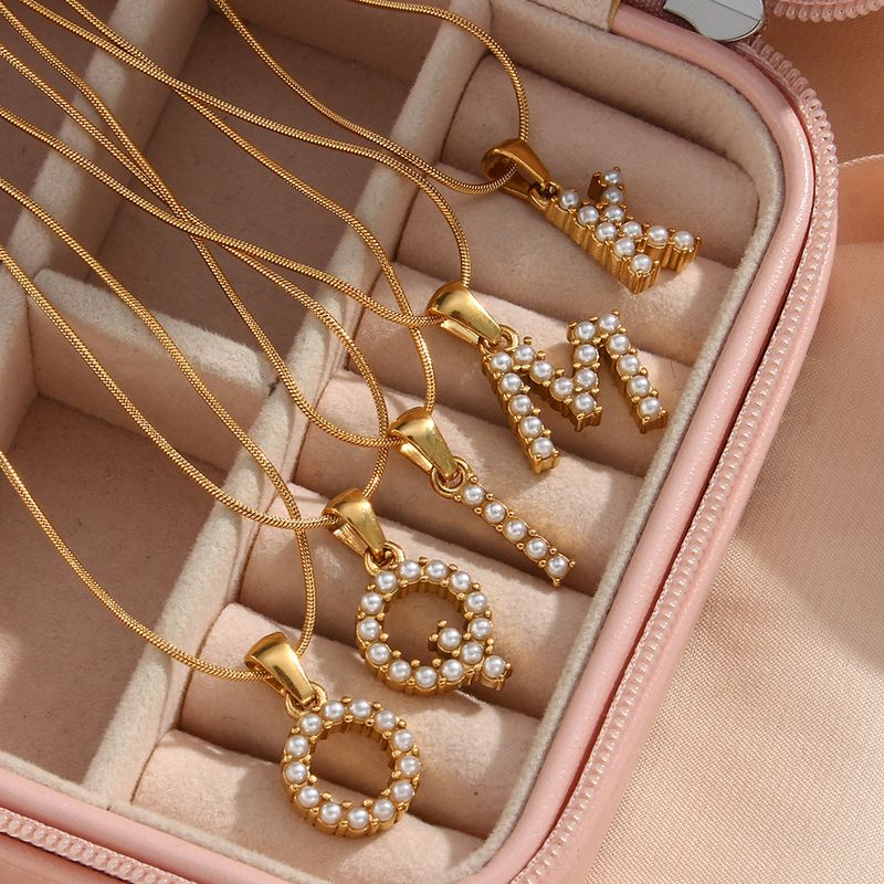 Einfacher Stil Brief Rostfreier Stahl Überzug Eingelegte Perlen Perle Vergoldet Halskette