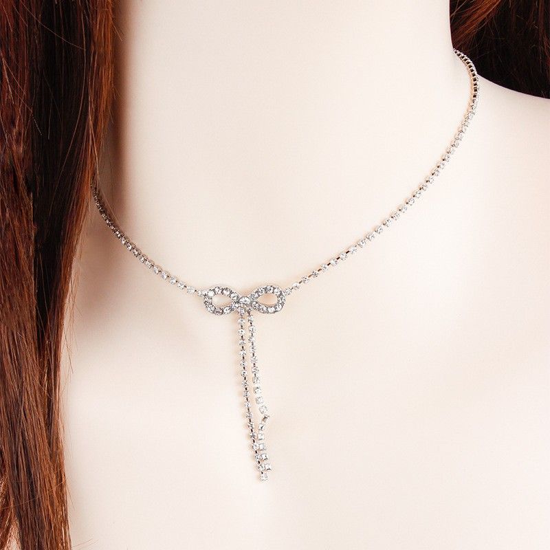 Frau Mode Einfacher Stil Bogenknoten Legierung Halskette Quaste Künstliche Strasssteine Halsketten
