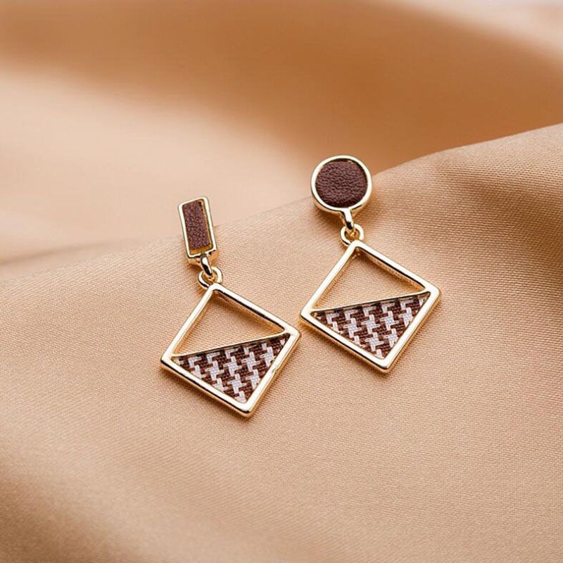 Retro Diamond Alloy Plating Pu Leather Drop Earrings