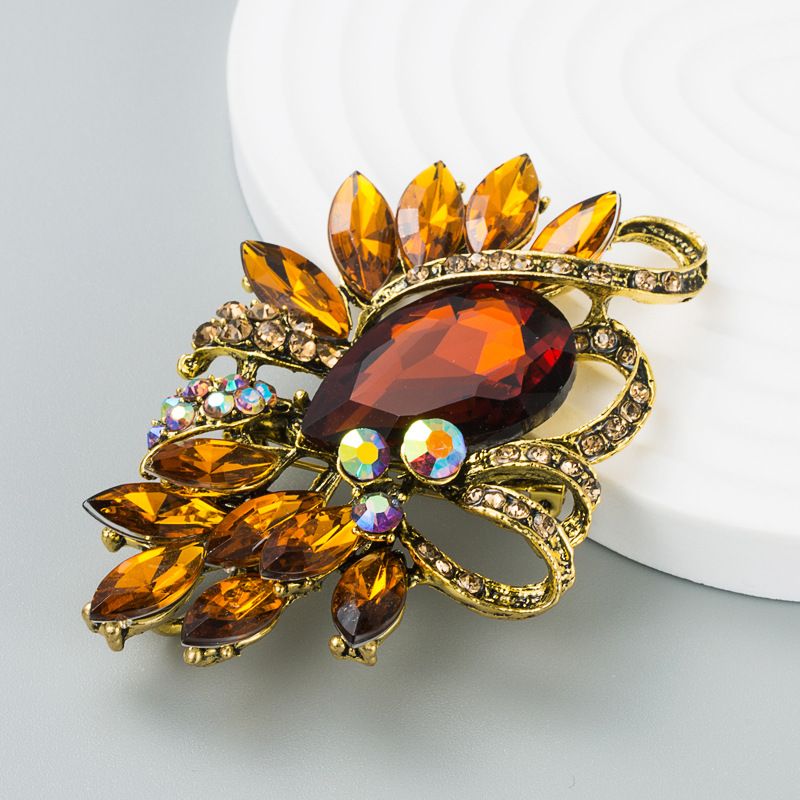 Fashion Flower Alloy Inlay Artificial Gemstones Rhinestones Women's Brooches