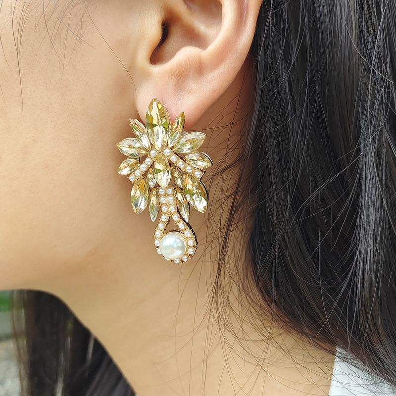 Retro Blume Legierung Künstliche Perlen Ohrringe