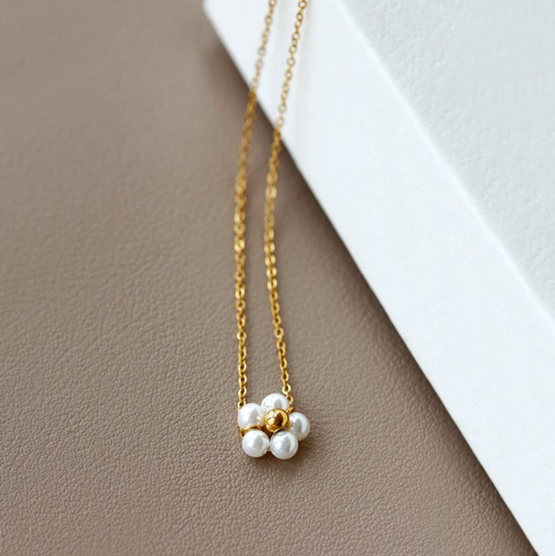 Retro Flower Titanium Steel Beaded Plating Artificial Pearls Pendant Necklace