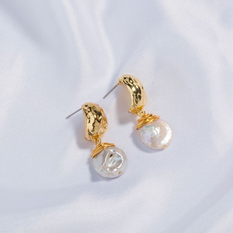 Creative Fashion Ornament Natural Fresh Water Pearl Alloy Earrings