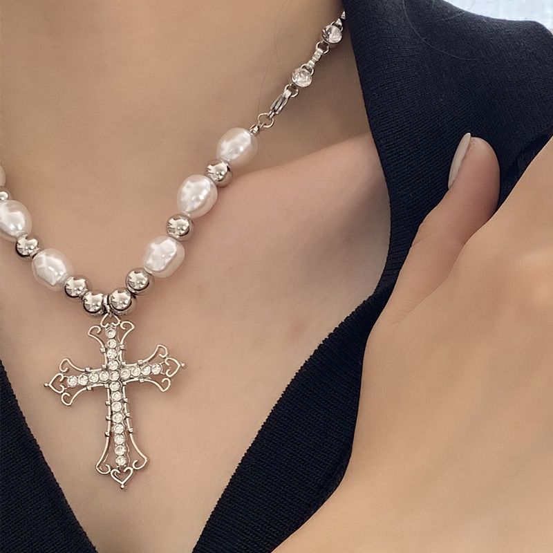Mode Kreuz Perlen Imitation Perlen Stahl Aluminium-Magnesium-Legierung Frau Halskette
