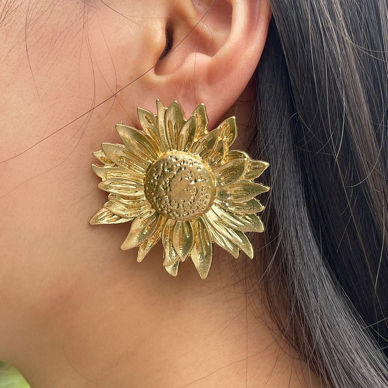 Women's Retro Exaggerated Fashion Flowers Alloy Earrings Plating No Inlaid Drop Earrings