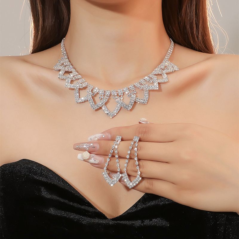 Mujeres De Lujo Moda Sector Rombos Aleación Diamantes De Imitación Pendientes Collar Conjunto De Joyas Enchapado Embutido Circón