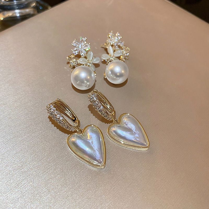 Wholesale Jewelry 1 Pair Sweet Flower Artificial Pearl Copper Zircon Drop Earrings Ear Clips
