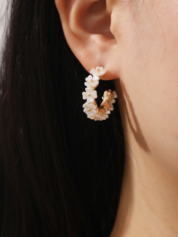 Vintage Style C Shape Flower Plating Alloy Earrings