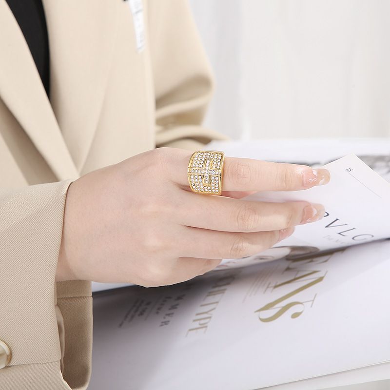 Acero Titanio Chapados en oro de 18k Moda Enchapado Metal Cruzar Diamantes De Imitación Anillos