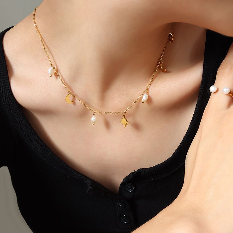 Einfacher Stil Stern Mond Titan Stahl Vergoldet Perle Halskette