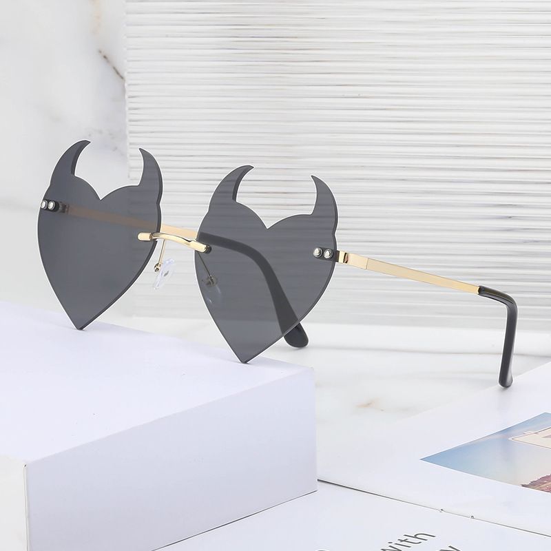 Women's Fashion Heart Shape Pc Special-shaped Mirror Metal Frameless Sunglasses