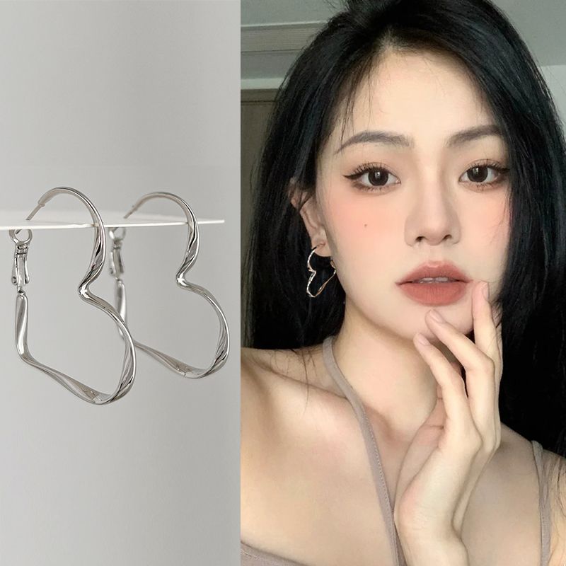 Fashion Heart Shape Alloy Earrings 1 Pair
