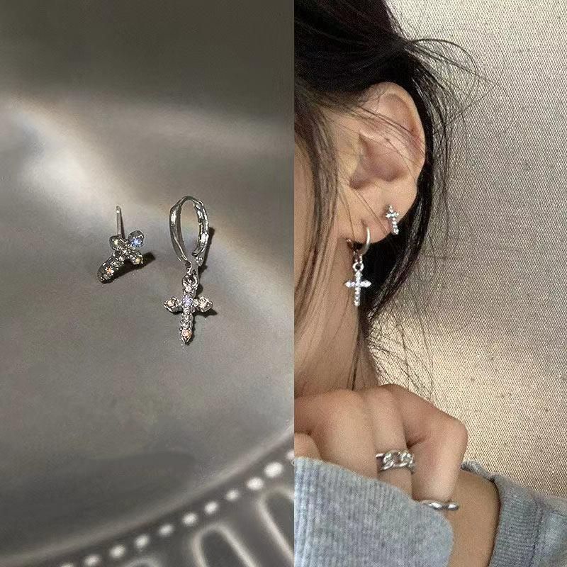 Retro Cross Alloy Asymmetrical Plating Inlay Rhinestones Women's Earrings Ear Studs 1 Pair