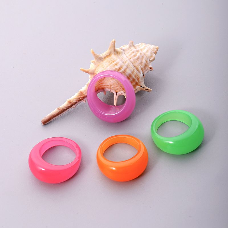 Fashion Round Plastic Resin Polishing Women's Rings