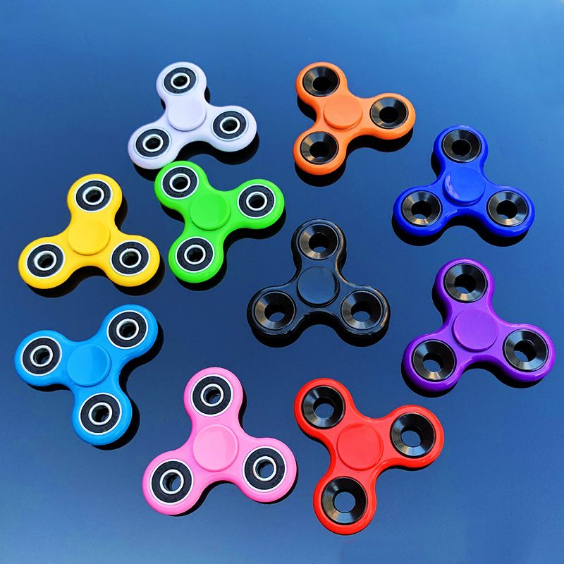Fashion Solid Farbe Drei-blatt Halterung Fingertip Gyro Spielzeug Großhandel
