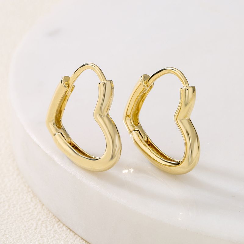Mode Herzform Kupfer Vergoldet Aushöhlen Ohrringe 1 Paar