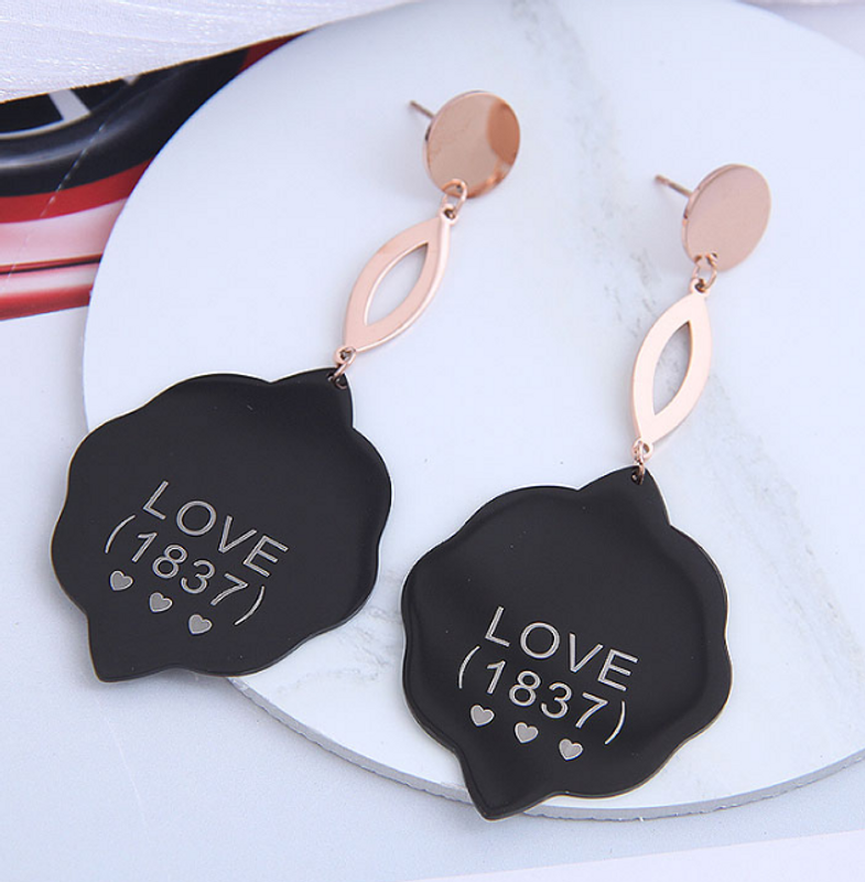 Style Vintage Des Nuages Lettre Acier Au Titane Placage Boucles D'oreilles 1 Paire