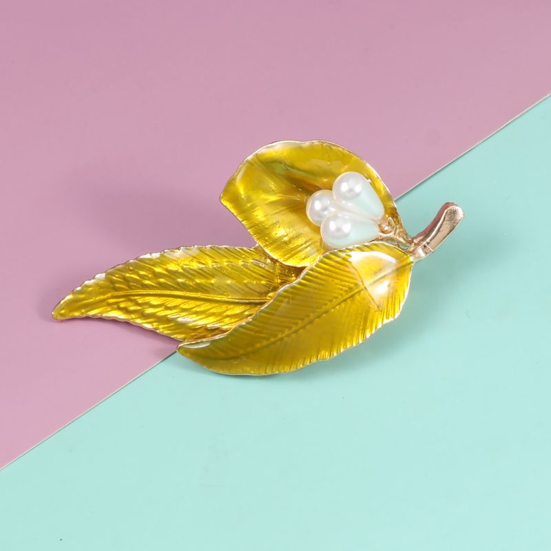 Elegant Leaf Imitation Pearl Alloy Women's Brooches 1 Piece