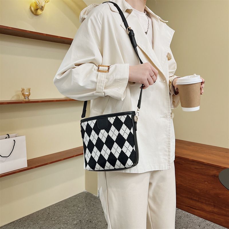 Women's Small Pu Leather Lingge Vintage Style Bucket Zipper Crossbody Bag