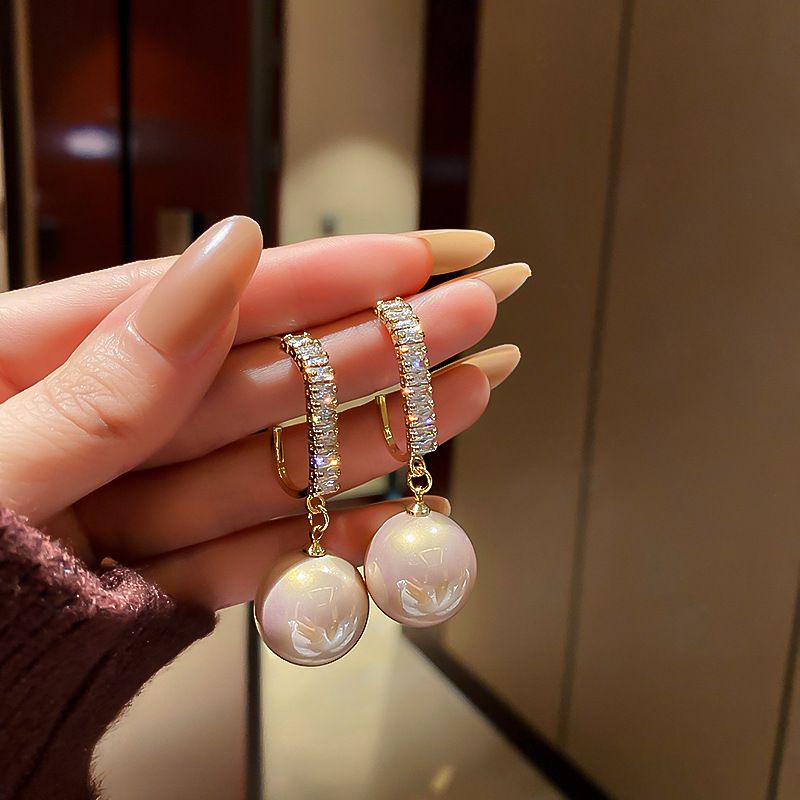 Elegante Oval Forma De Corazón Rosa Aleación Embutido Perlas Artificiales Diamantes De Imitación Mujeres Aretes
