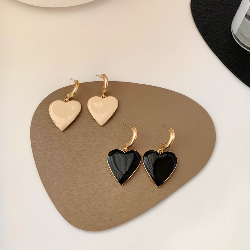 1 Pair Retro Heart Shape Alloy Women's Earrings