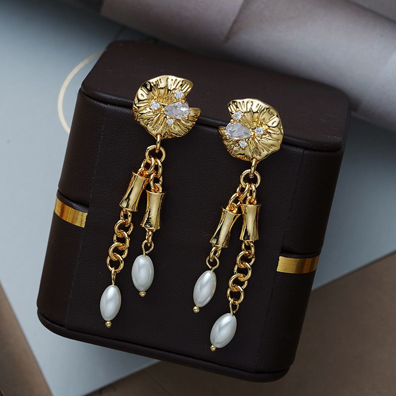 1 Pair Vintage Style French Style Irregular Tassel Tassel Pearl Inlay Copper Zircon 18K Gold Plated Drop Earrings
