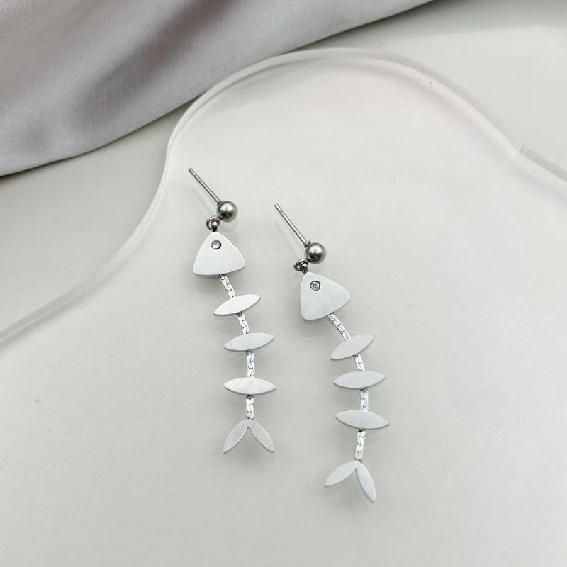 Style Simple Arête De Poisson Acier Inoxydable Placage Boucles D'oreilles 1 Paire