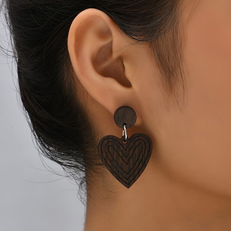 1 Pair Retro Heart Shape Wood Handmade Women's Drop Earrings