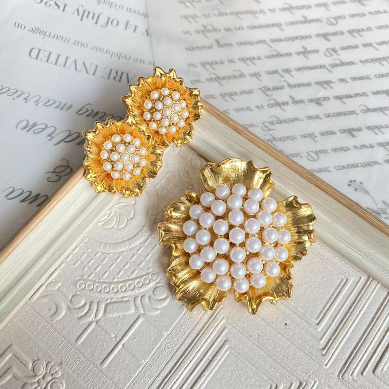 Fashion Flower Alloy Inlay Artificial Pearls Women's Brooches