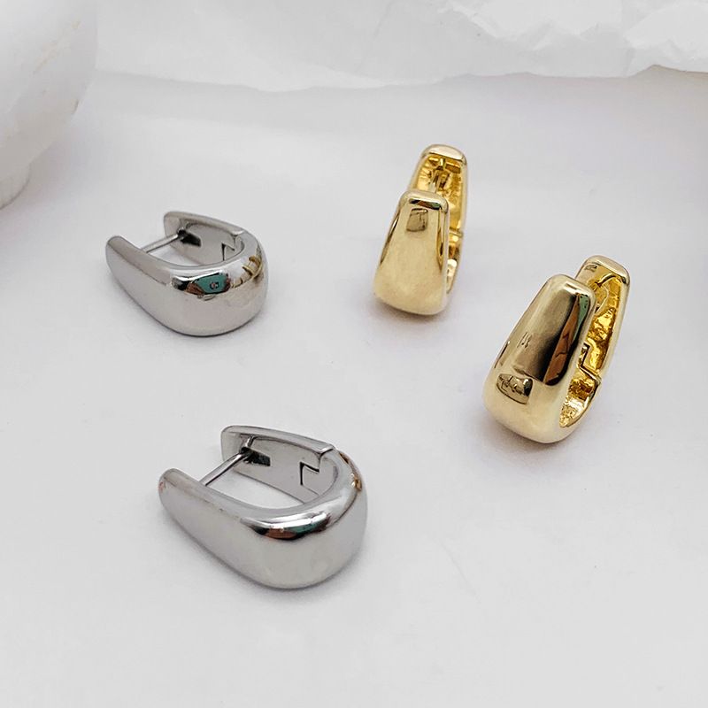 1 Pair Retro Solid Color Metal Plating 18k Gold Plated Women's Hoop Earrings