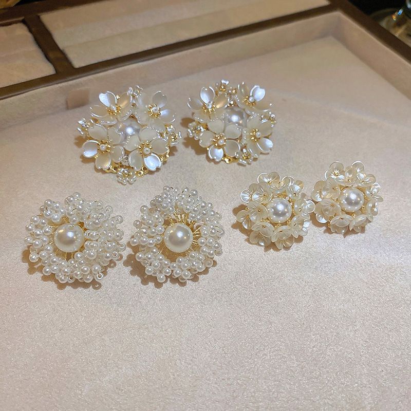 1 Par Dulce Flor Embutido Arílico Aleación Cobre Diamantes De Imitación Perla Pendientes